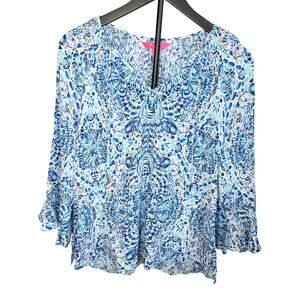 Lilly Pultizer womens blue white blouse. 3/4 flare sleeve. damask print. Size XS